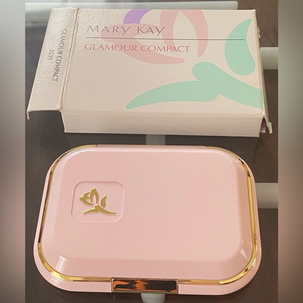Mary Kay glamour compact